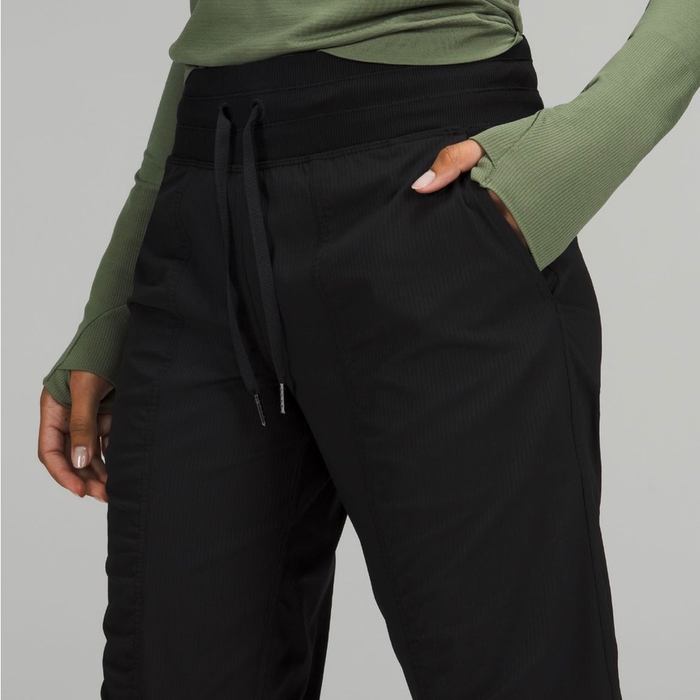 Studio Jogger Size 4 • Black
